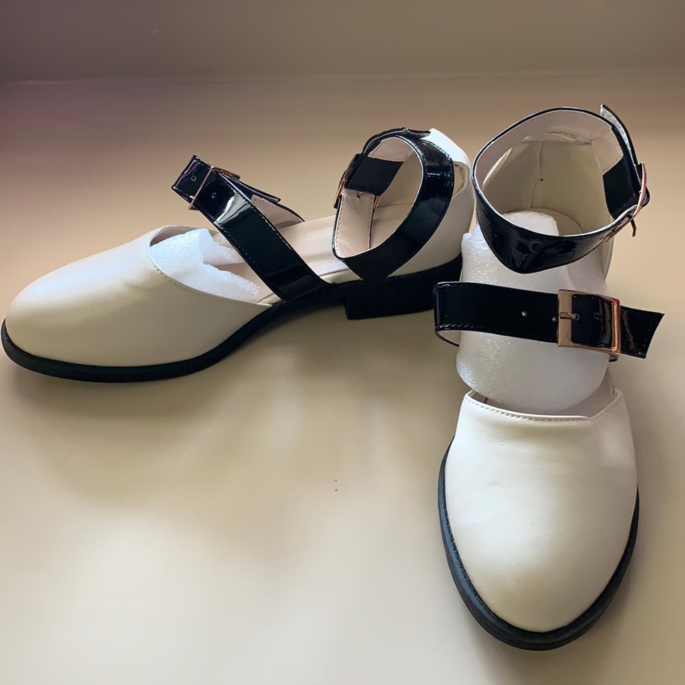 Nora Cora; Sz 10; Cream and black.